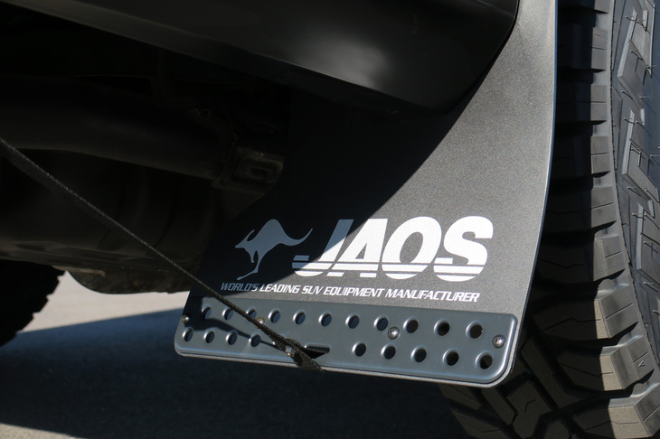 三菱デリカD：5 SNOW SURVIVOR（マッドガード）