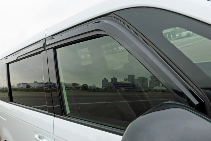 ホンダ・ステップワゴンe：HEVスパーダ プレミアムライン 無限パーツ装着車（ベンチレーテッドバイザー）