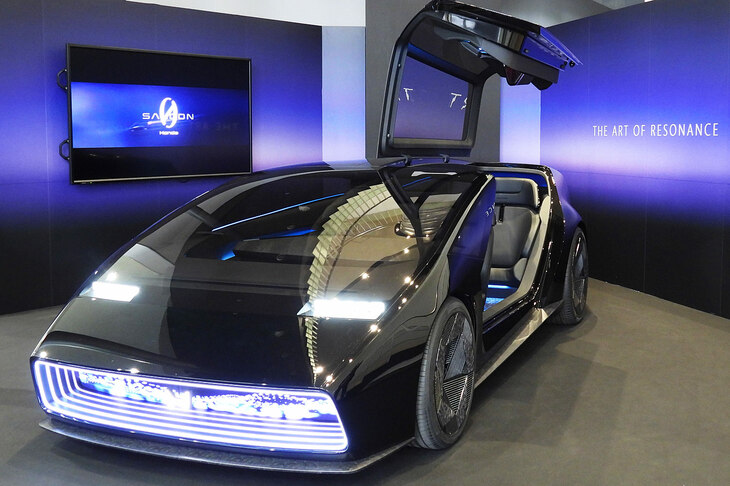 取材会の会場に展示された「ホンダ0サルーン」。2024年の「CES」で発表されたモデルだ。