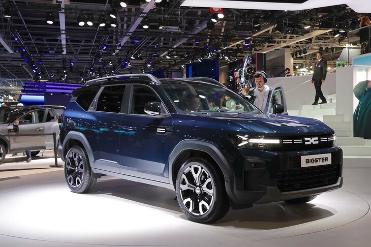 「ダチア・ビッグスター」。ルノーグループのダチアが2021年に公開した同名のコンセプトカーが、量産車となって登場。全長約4.6mで、ブランドのフラッグシップを担う。