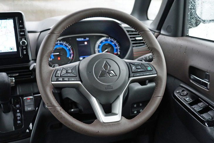 三菱eKクロス スペース（ステアリングホイール）