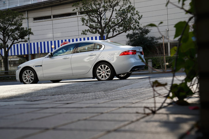 「XE 20d」の燃費性能は、JC08モード計測で17.1km/リッターとなっている。