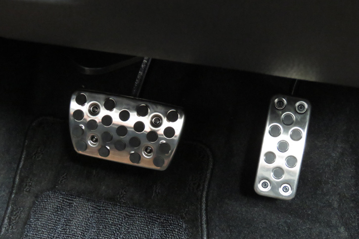 ホンダ・シビックハッチバック（CVT車のフットペダル）