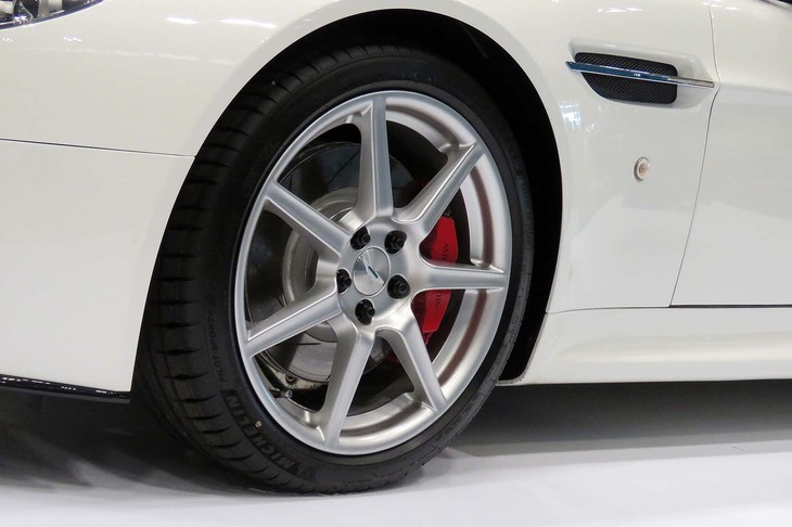 アストンマーティンV8ヴァンテージ（2008年）／MOTOR Logic Company