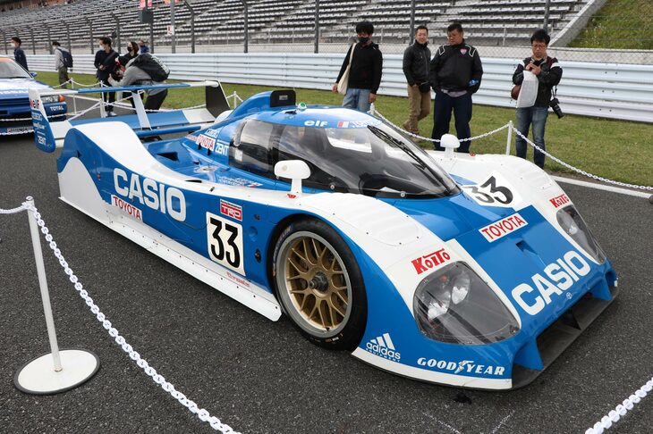 「トヨタTS010 33号車」。トヨタ製グループCカーとして、初のNAエンジンを搭載。1992年のスポーツカー世界選手権（SWC）のルマン24時間レースで、関谷正徳氏らがドライブ。トラブルに見舞われながらも総合2位となり、ポテンシャルの高さを示した。