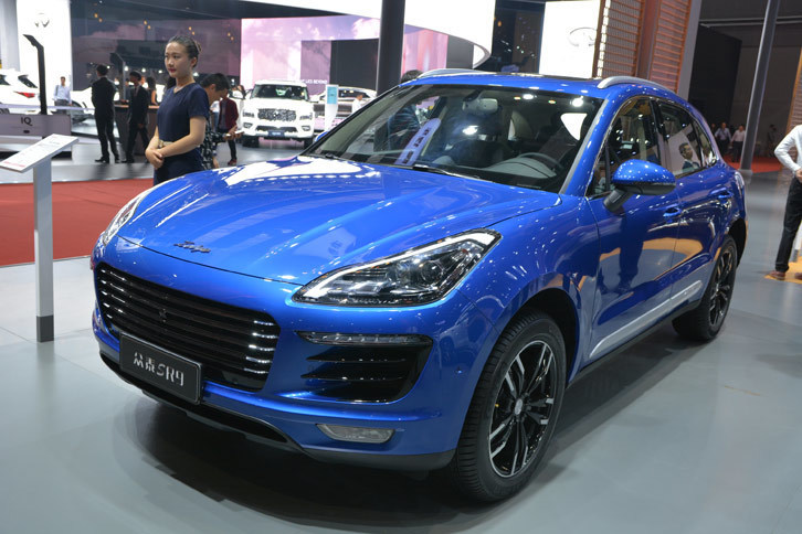 今回の上海ショーで一番のパクリカーが、ZOTYEの「SR9」。まごうことなき「ポルシェ・マカン」のそっくりさんだ。ただし、エンジンは2リッターの「4G63T」を搭載。