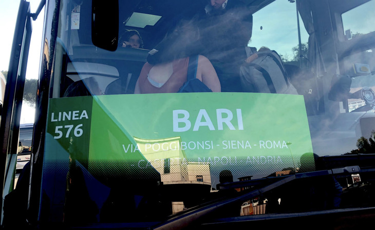 ひたすら乗っていればイタリア半島の南、バーリまで行く。始発地フィレンツェからの距離は700kmに及ぶ。