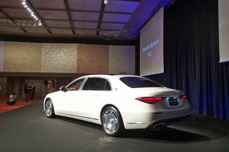 メルセデス・マイバッハSクラス（リアビュー）