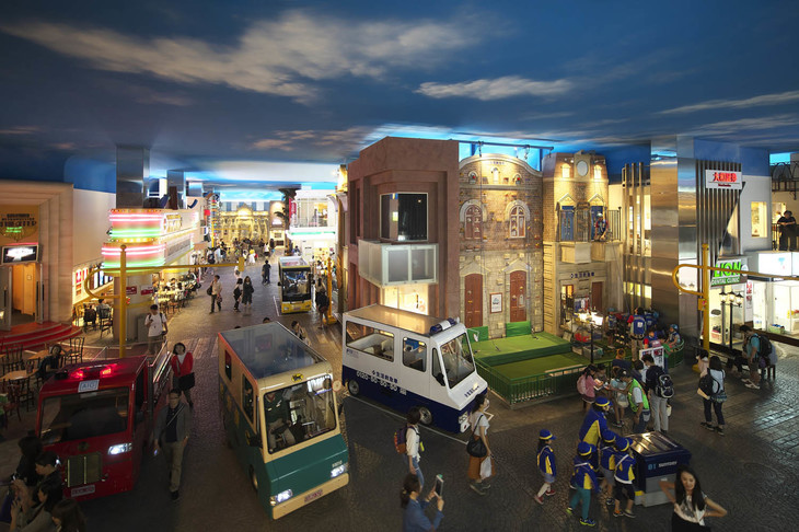 青海展示棟には、子供たちが楽しみながら仕事体験ができるテーマパーク「キッザニア」が、東京モーターショーに初登場。