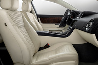 【北京ショー2018】ジャガー、「XJ」の50周年記念モデルを北京で発表の画像