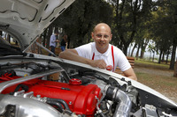 インターネット上でパーツショップを営んでいるマッティアさん。