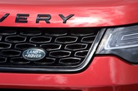 つややかな「ナルヴィクブラック」で仕上げられたフロントグリル。