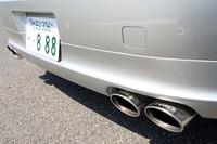 エキゾーストシステムはオリジナルの「トムス・バレル」。オーバル形状の4本出しパイプそれぞれに「TOM'S」ロゴが刻まれる。