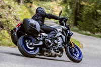 「トレーサー9 GT ABS」には前後電子制御サスペンションが標準装備される。