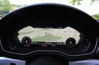 フル液晶表示の「バーチャルコックピット」は、「S lineパッケージ」に含まれるオプション。写真のように、カーナビの地図を画面いっぱいに表示できる。（写真をクリックすると表示バリエーションが見られます）