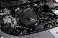 「A200」に搭載される、「M282」型1.3リッター直4ガソリンターボエンジン。既存の1.6リッターターボに代わる新ユニットで、ルノーと共同開発された。