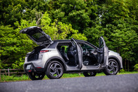 「DS 3クロスバック」のボディーサイズは全長×全幅×全高＝4120×1790×1550mmで、ホイールベースは2560mm。同じプラットフォームを用いる「プジョー2008」とは全幅と全高が同じで、全長が185mm短い設定だ。