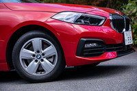 今回試乗した「118iプレイ」には、前後16インチサイズの「スタースポークスタイリング517」ホイールに、205/55R16サイズの「ブリヂストン・トランザT005 RFT」ランフラットタイヤが装着されていた。