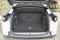 荷室容量は520リッター。後席を倒せば1482リッターまで拡大できる。また「GTライン」には「ハンズフリー電動テールゲート」が装備されている。（クリックすると後席が倒れる様子が見られます）