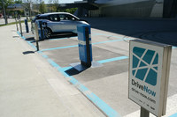 BMW本社に敷設された、カーシェアリングサービス「DriveNow」のための駐車場。