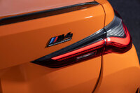 「BMW M4」は、1985年に登場した「M3」を起源とするハイパフォーマンスモデルだ。「3シリーズ」のクーペ／カブリオレが「4シリーズ」と改称されたとに伴い、こちらも先代より「M3クーペ／カブリオレ」から「M4クーペ／カブリオレ」に改称された。