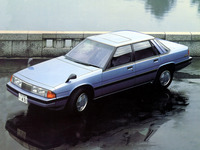 1981年10月に3代目「コスモ」の兄弟車となって登場した4代目「ルーチェ」の4ドアハードトップ。直線基調の鋭角的なデザインのボディーに、コスモのリトラクタブルヘッドライトに負けず個性的なマスクを持っていた。