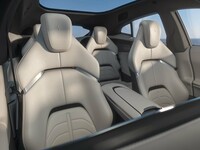 「プロサングエ」の乗車定員は4人。その車内では「全員が並外れた快適性を味わえる」とうたわれる。