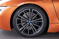 試乗車は、前215/45R20、後ろ245/40R20サイズの「ブリヂストン・ポテンザS001」を装着していた。