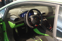 「ウラカン テクニカ」専用のヒューマンマシンインターフェイスが採用されたコックピット。