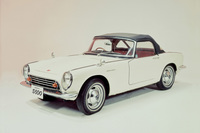 「S360」の市販モデルは軽規格の枠を超え、531ccのエンジンを搭載した「S500」（1963年10月）としてデビューした。