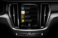 新世代ボルボの特徴的な装備のひとつである、タッチパネル式の縦型9インチディスプレイ。