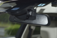 スカウターユニットのカメラはコンパクト。ルームミラーの裏に装着できるから視界を妨げることはない。