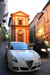 「アルファ・ロメオ・ジュリエッタ」（同型車）。