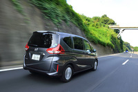 今回のテストでは、高速道路主体で267.1kmを走行。満タン法で13.6km/リッター、車載のドライブコンピューター上で14.9km/リッターの燃費を記録した。