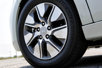 装備充実のグレード「G・EX」は、専用デザインの16インチアルミホイールを装着する。