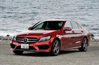 メルセデス・ベンツC200アバンギャルド
	ボディーサイズ：全長×全幅×全高＝4690×1810×1435mm／ホイールベース：2840mm／車重：1590kg／駆動方式：FR／エンジン：2リッター直4 DOHC 16バルブ ターボ／トランスミッション：7段AT／最高出力：184ps（135kW）/5500rpm／最大トルク：30.6kgm（300Nm）/1200-4000rpm／タイヤ：（前）225/45R18 （後）245/40R18／車両本体価格：534万円