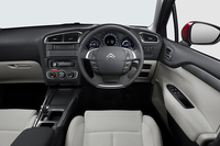 「C4 エクスクルーシブ」
    