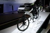 電動アシスト自転車の「eバイク」。25km/hを超えると電動アシストが切れる。スマートは“総合モビリティメーカー”を目指している？
