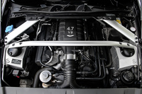 エンジンは「ヴァンテージS」と同じ4.7リッターV8（436ps、50.0kgm）。トランスミッションは6段MTと7段AT（ロボタイズドMT）「スポーツシフトII」が設定される。