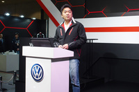 プレゼンテーションを行うフォルクスワーゲン グループ ジャパンの正本嘉宏氏。