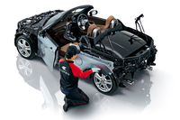 「DRESS-FORMATION」の脱着作業風景。