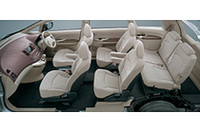 三菱の新型ミニバン「グランディス」デビューの画像