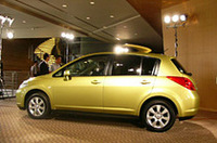 【Movie】日産のコンパクトハッチ「ティーダ」デビューの画像