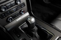 限定モデルでしか選べない貴重な6段MT。最終減速比はAT仕様の3.15に対し、MT仕様は3.73となっている。