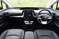 正面から見たインストゥルメントパネル。中央のモニターは、写真の縦形11.6インチのほか、一般的なサイズの横型も用意される。