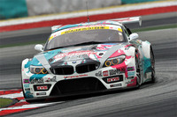 GT300クラスも、No.4 初音ミク グッドスマイル BMW（写真）のポール・トゥ・ウィンとなった。