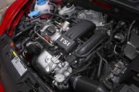 エンジンは1.2リッターの4気筒SOHCターボのみ。燃費はクーペと同じ17.6km/リッターとなっている（JC08モード）。