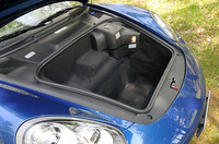 前後に2つの荷室を持つボクスター。フロントの荷室容量は150リッター。