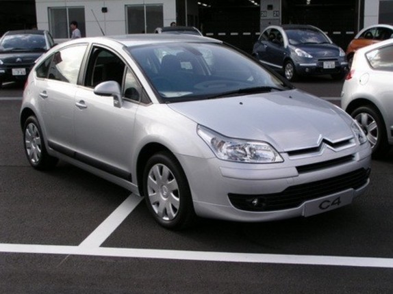 シトロエンC4セダン
