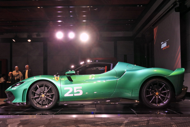 フェラーリが「296スペチアーレ」を日本初公開 レースの技術を注ぎ込ん